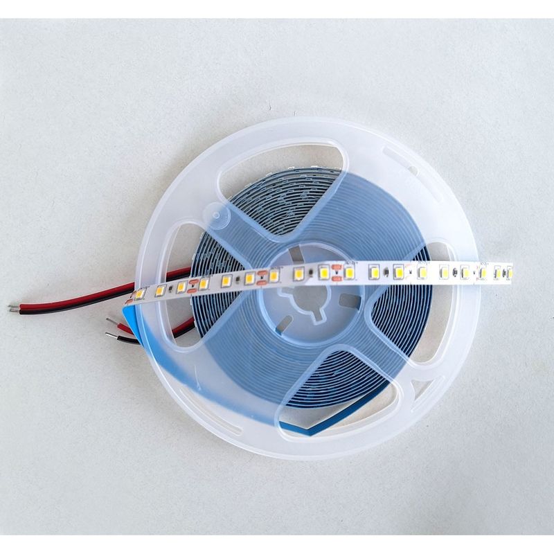 Non impermeabile PCB bianco 2835 LED Strip 120LED Emittente colore 3000K/4000K/6000K 5m/roll 120° angolo del fascio