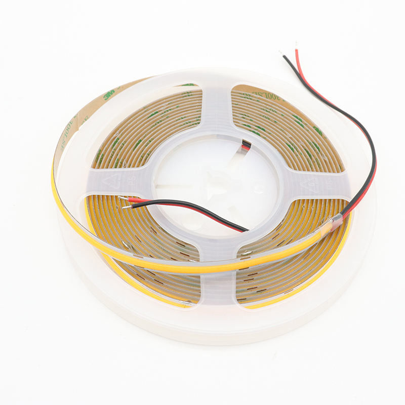 L'illuminazione interna è dotata di una banda a LED a LED di 320LEDS 90Ra COB 10W/M