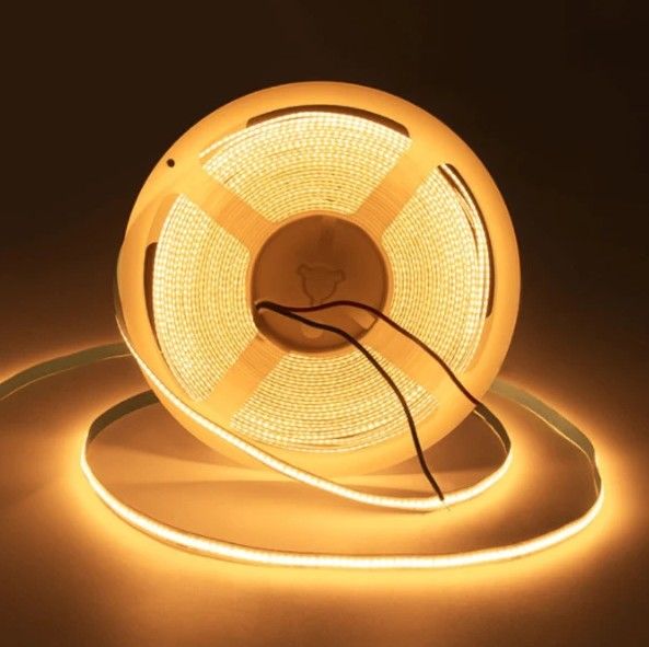 L'illuminazione interna è dotata di una banda a LED a LED di 320LEDS 90Ra COB 10W/M