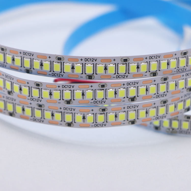 2835 240 led per metro LED Strip Light 80Ra 5m/roll IP20 Illuminazione interna