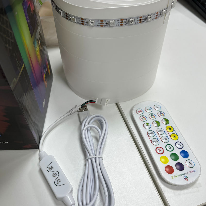 2- RGB IC Smart Corner Light Remote Controlled Tuya Support Google Alexa Lampada a LED per il piano di angolo per il soggiorno
