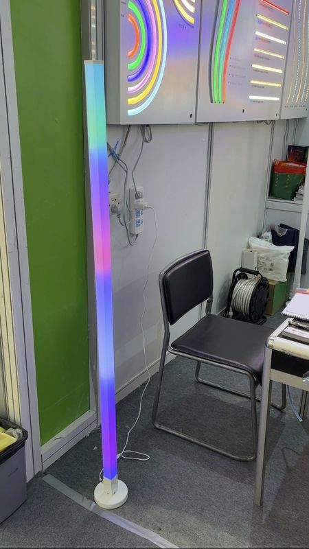 Lampada da pavimento RGB a led per angolo Home.hotel.lighting Funzione decorativa per il soggiorno moderno