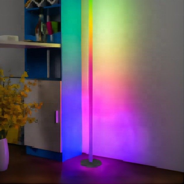 Lampada per pavimenti per angolo dell'hotel Atmosphere con controllo WiFi Bluetooth e tensione di ingresso 5V DC
