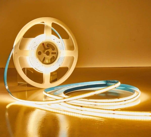 Risparmio energetico IP20 COB LED Strip Light 8mm PCB 300 chip per metro con 800lm Flux luminoso