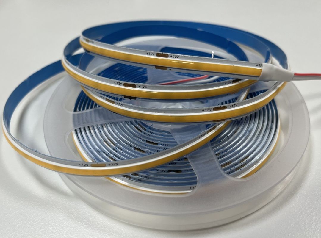 Risparmio energetico IP20 COB LED Strip Light 8mm PCB 300 chip per metro con 800lm Flux luminoso