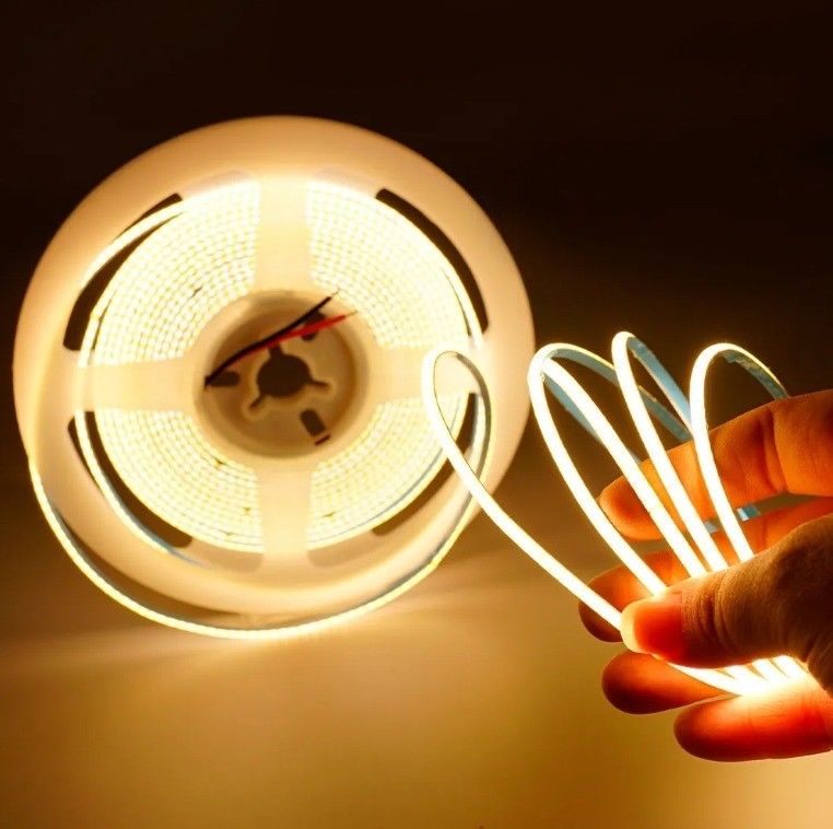 DC 12V 24V 5V Ultra Narrow 3mm Dotless COB LED Strip Light per illuminazione flessibile