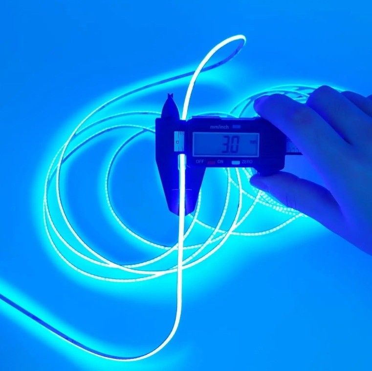 DC 12V 24V 5V Ultra Narrow 3mm Dotless COB LED Strip Light per illuminazione flessibile